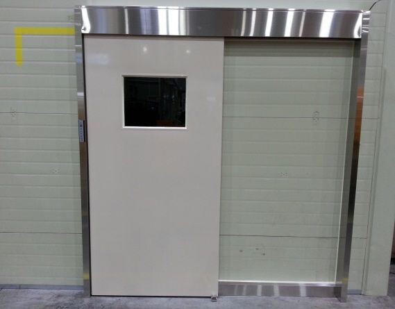 Cửa tự động nhà máy khung Inox đặc được sử dụng phổ biến trong các KCN.