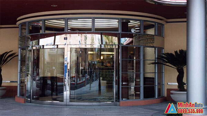 Cửa tự động cánh cong giá rẻ. Nhập khẩu Trung Quốc.