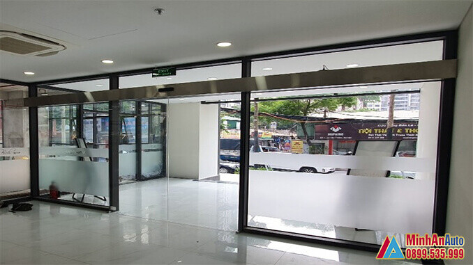 Cửa tự động trượt Grizzly giá rẻ. Nhập khẩu tại Trung Quốc..