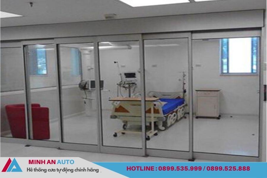 Cửa tự động khung inox kính tại khu nhà máy huyện gia lâm