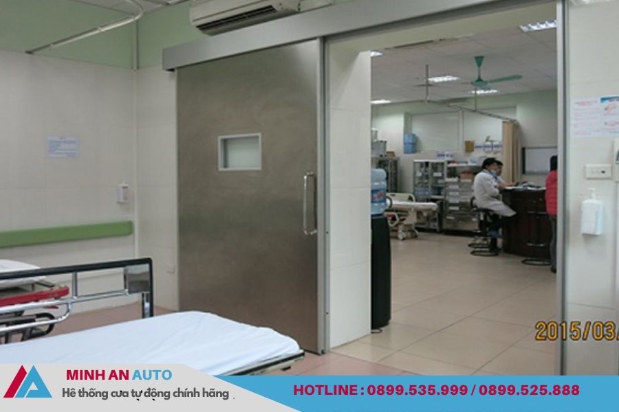 Cửa kính tự động kết hợp vách kính