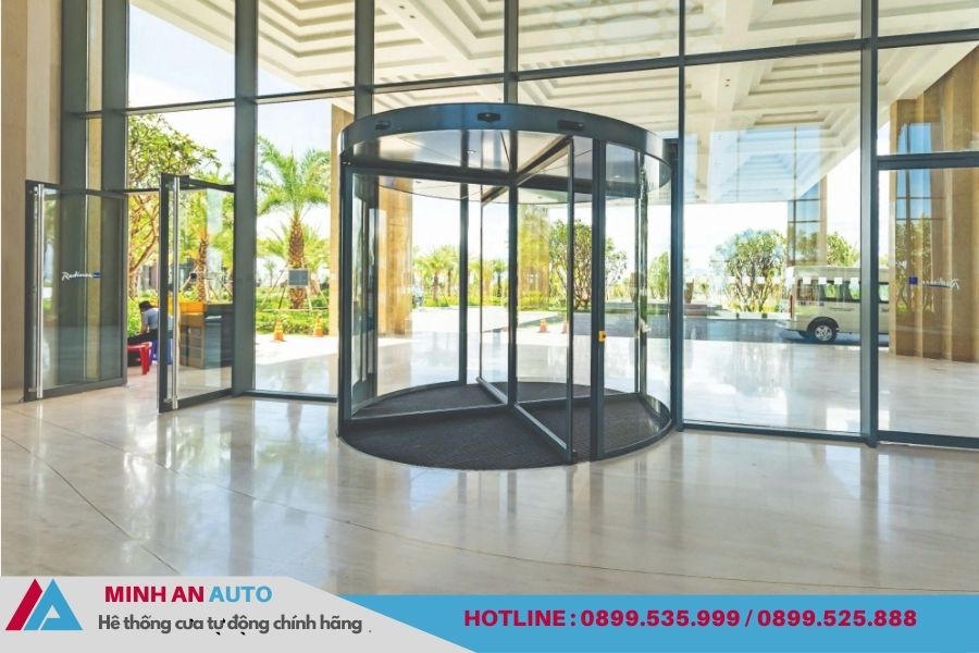 Cửa Tự Động Mở Quay 3 Cánh Phổ Biến Cho Các Khách Sạn