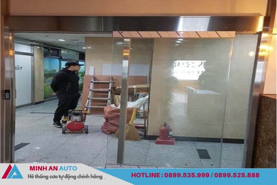 Mẫu Cửa kính tự động 1 cánh trượt cao cấp tại Hà Đông