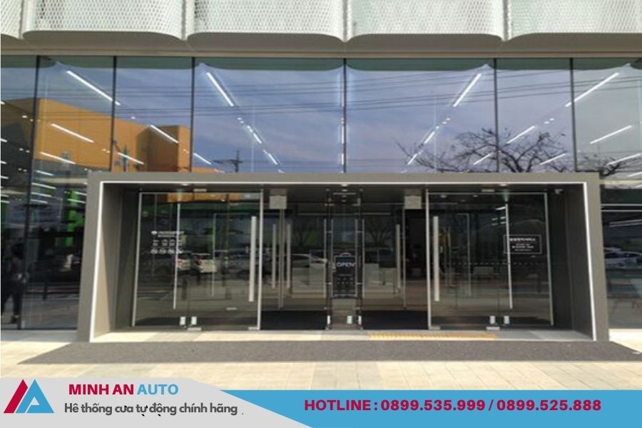 Mẫu cửa kính tự động khung inox đẹp sang trọng