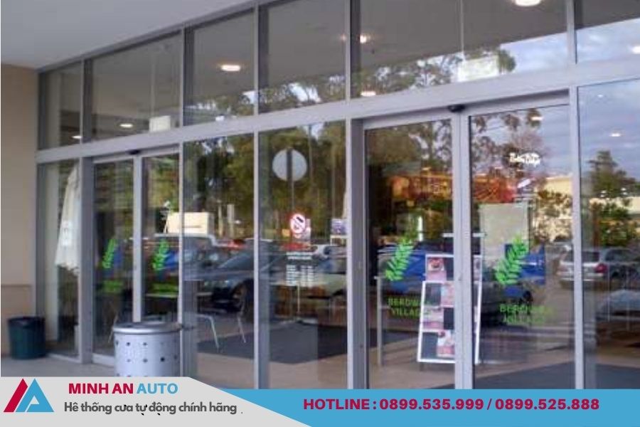 Cửa Tự Động Nhập Khẩu Chính Hãng | Báo Giá & Thi Công 3 Cửa Tự Động Khung Inox Cánh Trượt Nhập Khẩu