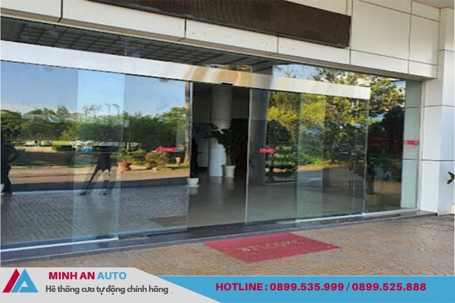 Cửa tự động kính cường lực Woosung cao cấp cho các khách sạn