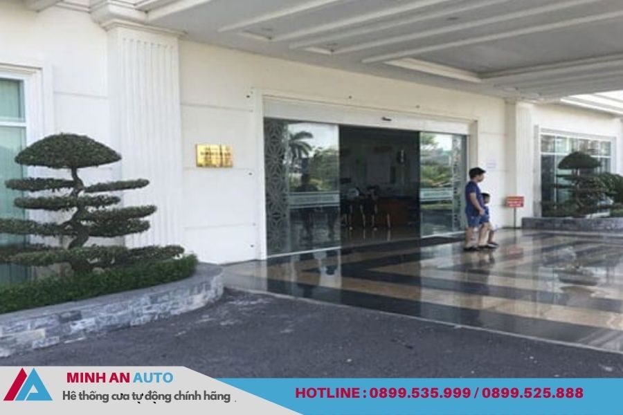 Cửa Cổng Tự Động Nhật Bản: Đẳng Cấp và Độ Bền Vượt Trội Mẫu cửa cổng tự động Nhật Bản với thiết kế tinh tế và độ bền cao