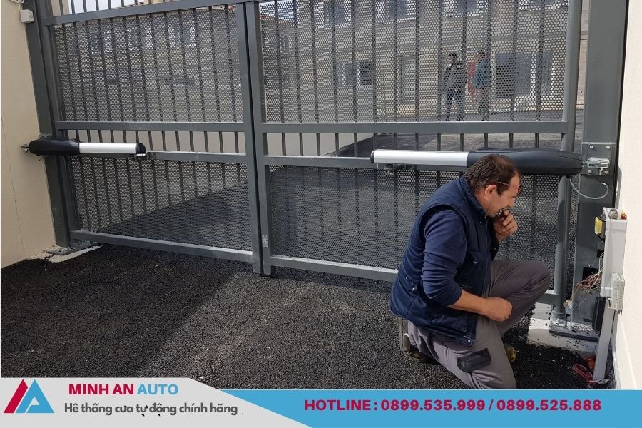 Lắp Đặt Mô Tơ Tay Đòn Cửa Cổng Tự Động