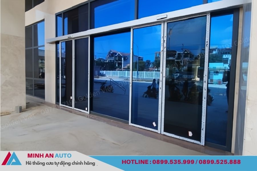 Cửa Tự Động BFT Hàng Đầu Italia | Báo Giá & Thi Công 1 Cửa kính trượt tự động hiện đại