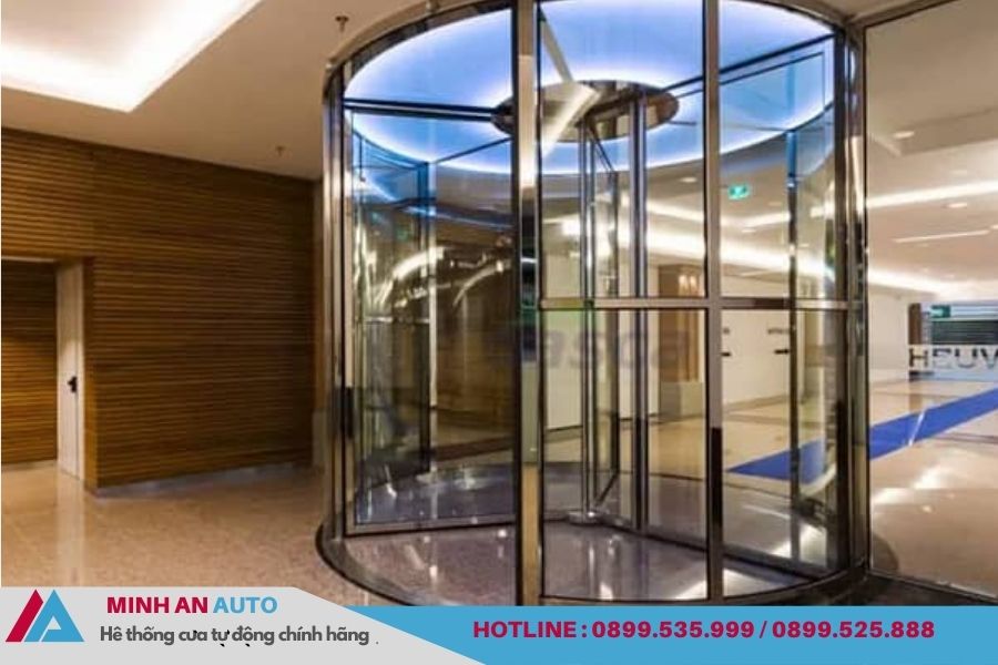 Cửa xoay tự động kính cường lực hiện đại cho bệnh viện