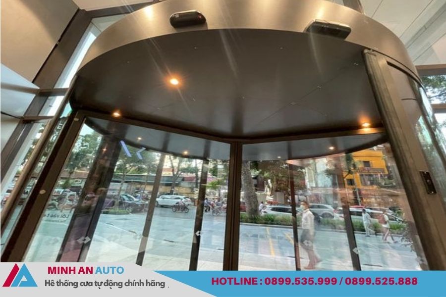 Cửa xoay tự động Blasi hiện đại