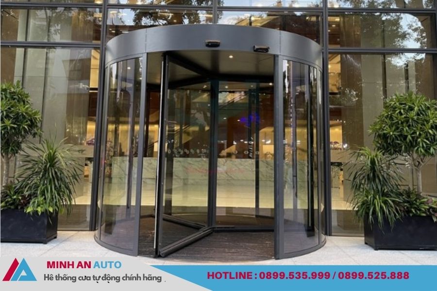 Cửa xoay tự động Blasi hiện đại