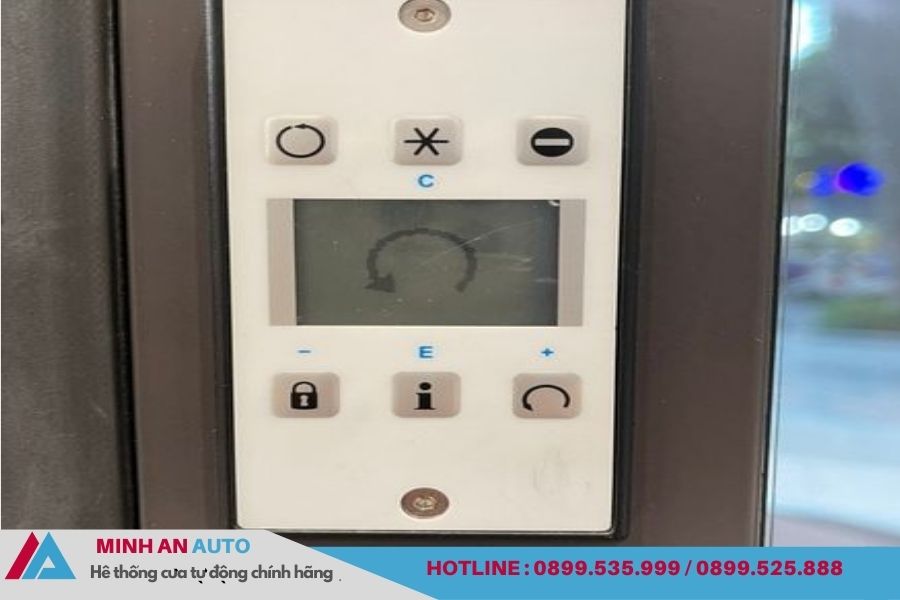 Bảng điều khiển cửa tự động Blasi hiện đại