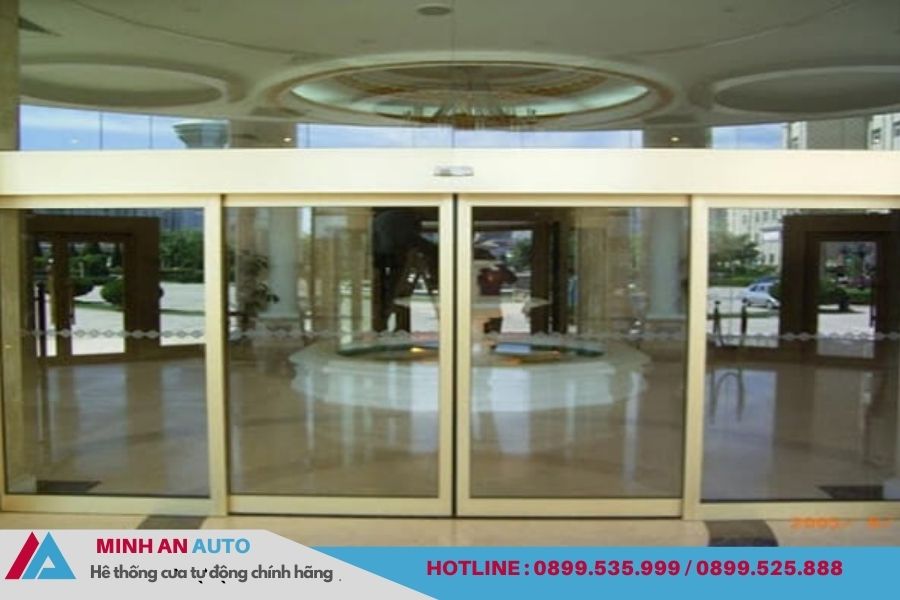 Cửa tự động Ditec kính trượt cho sảnh lớn