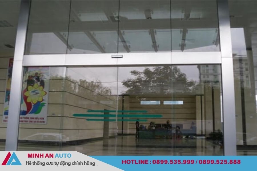 Cửa kính trượt tự động hiện đại