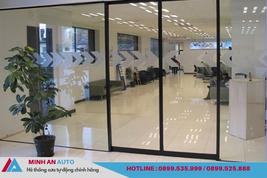 Cửa kính tự động văn phòng thi công tại Bắc Giang