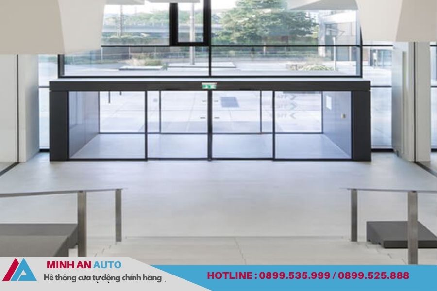 Cửa kính trượt tự động thông minh cho lối đi tòa nhà