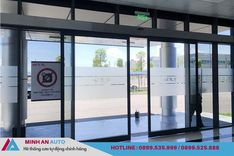 Cửa kính trượt tự động hiện đại