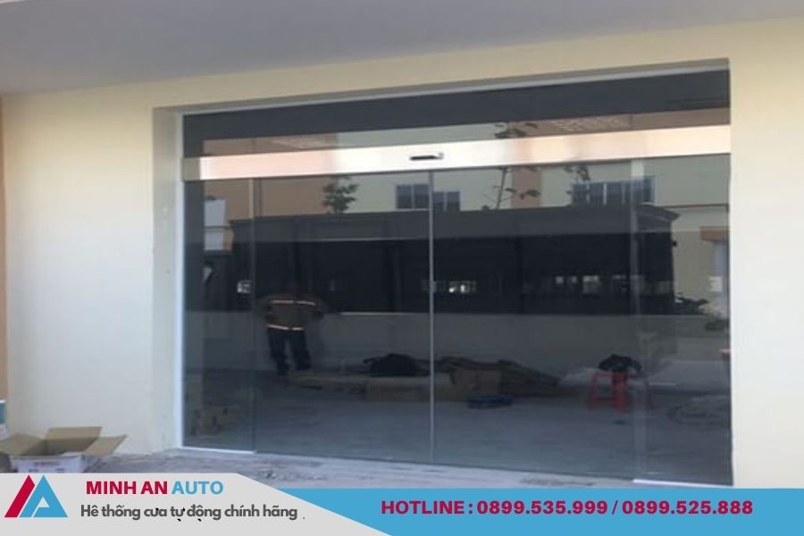 Cửa kính trượt tự động hiện đại đã thi công