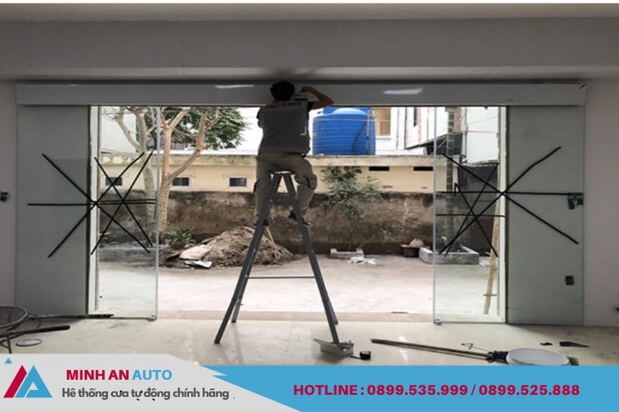 Lắp đặt cửa kính tự động chuyên nghiệp cho nhà máy
