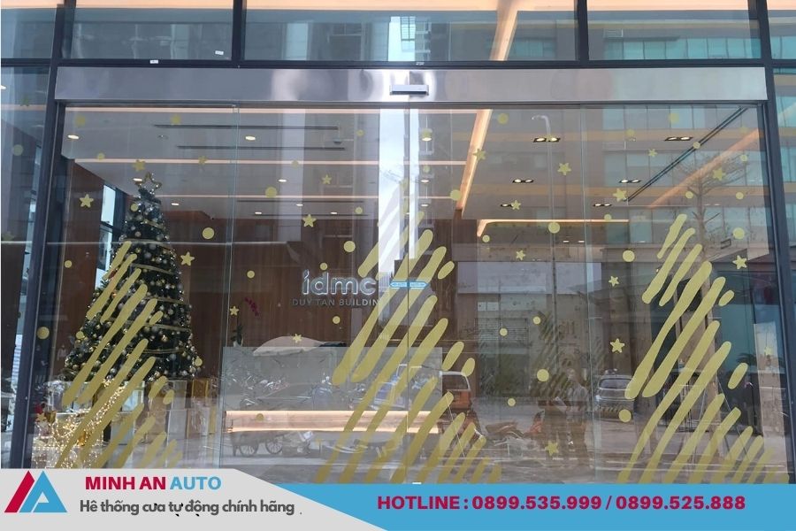 Cửa kính tự động hiện đại cho sảnh tòa nhà