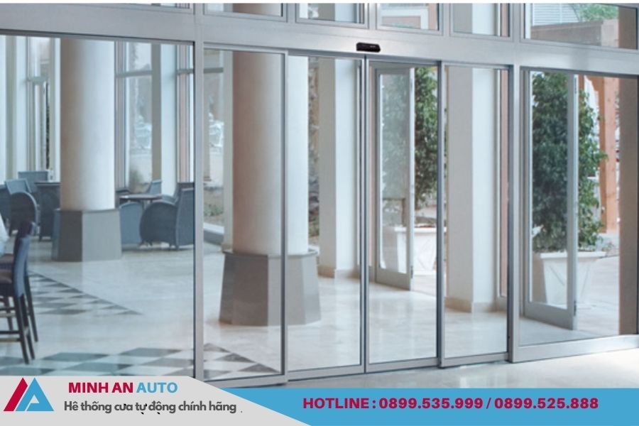 Cửa kính trượt tự động cho lối vào hiện đại