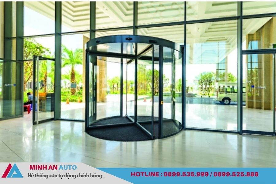 Thi công lắp đặt cửa xoay tự động khách sạn Wyndham Garden