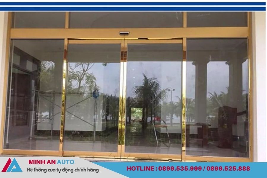 Cửa kính tự động khung vàng Minh An Auto