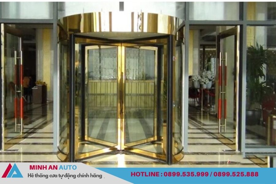Cửa xoay tự động mạ vàng Khách sạn DIC STAR Vĩnh Phúc