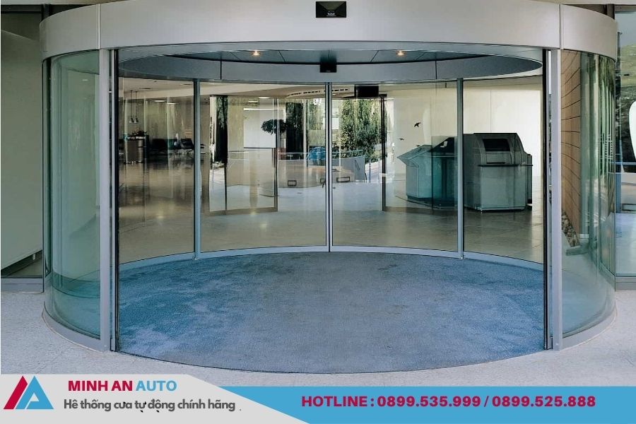Cửa xoay tự động kính cong hiện đại