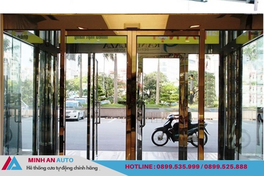 Hệ thống cảm biến và nút điều khiển cửa tự động thông minh